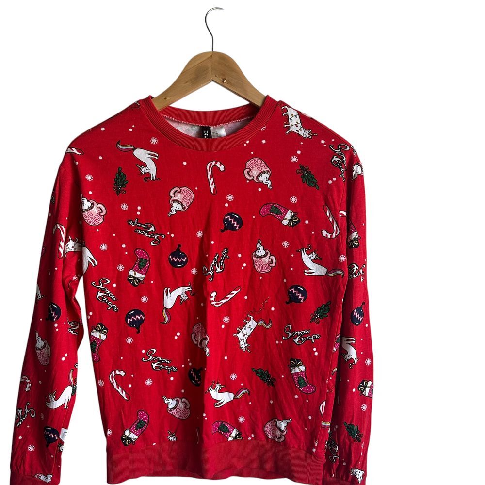 H&M Divided Sweater Red‎ Christmas Theme Crewneck XS NWOT Casual  Cabin Grandma